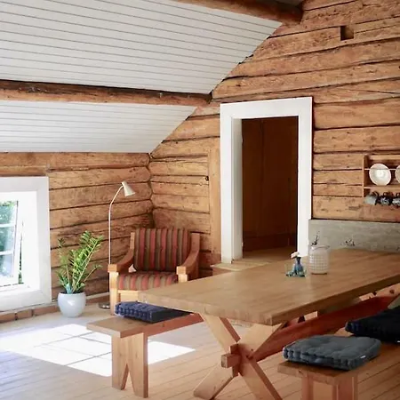 Lyngvaerstua Feriehus *